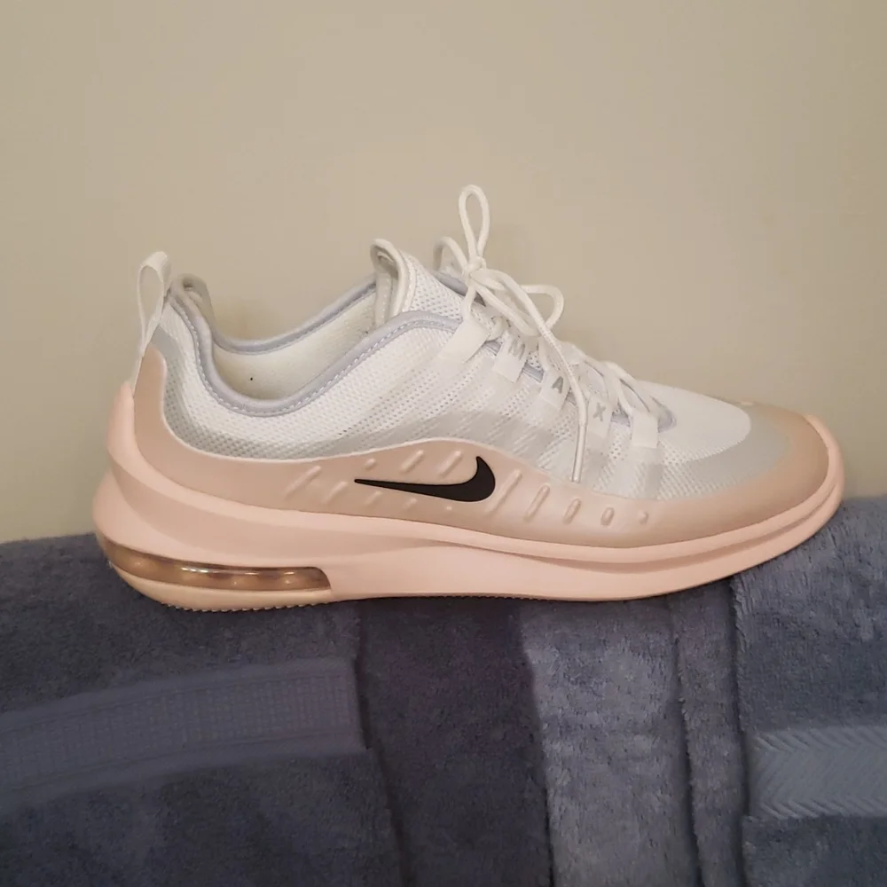 Shoes - Picture 3 of 9